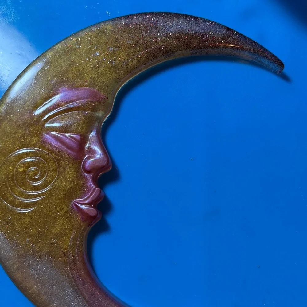 Unique Resin Gold Crescent (Left)Moon Wall Decor - Picture 8 of 15